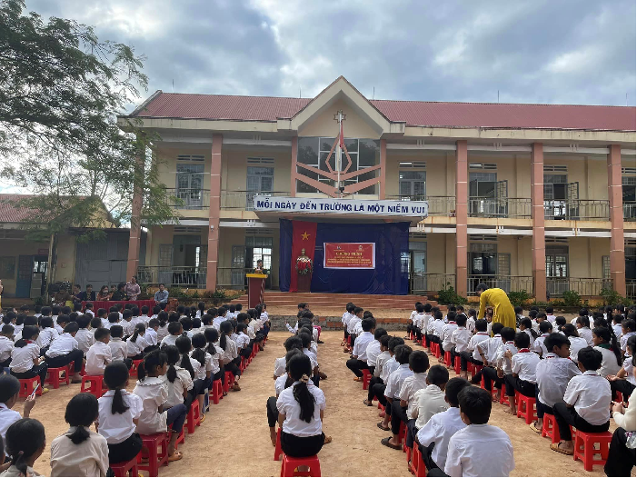 Nói chuyện truyền thống tại các trường Tiểu Học và THCS tại xã Ea Sol